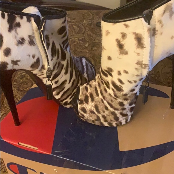 Shoes - Picture 2 of 4